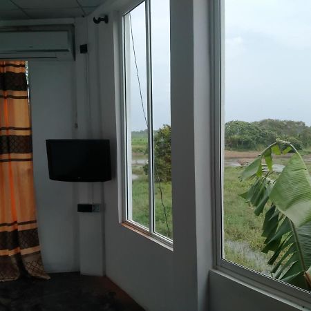 Qiqi Airport Villa Katunayaka Exteriör bild