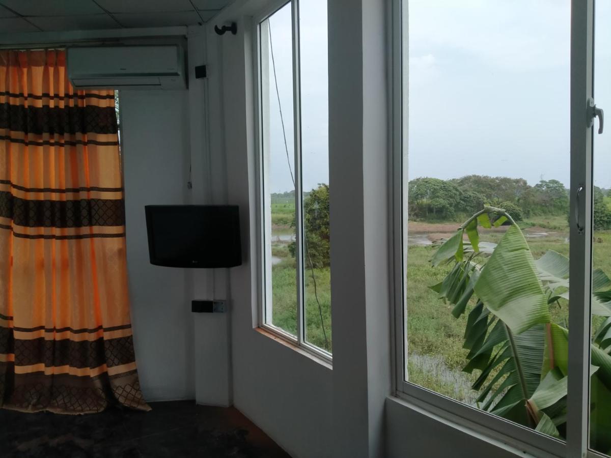 Qiqi Airport Villa Katunayaka Exteriör bild