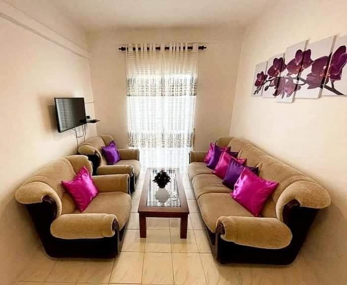 Qiqi Airport Villa Katunayaka Exteriör bild